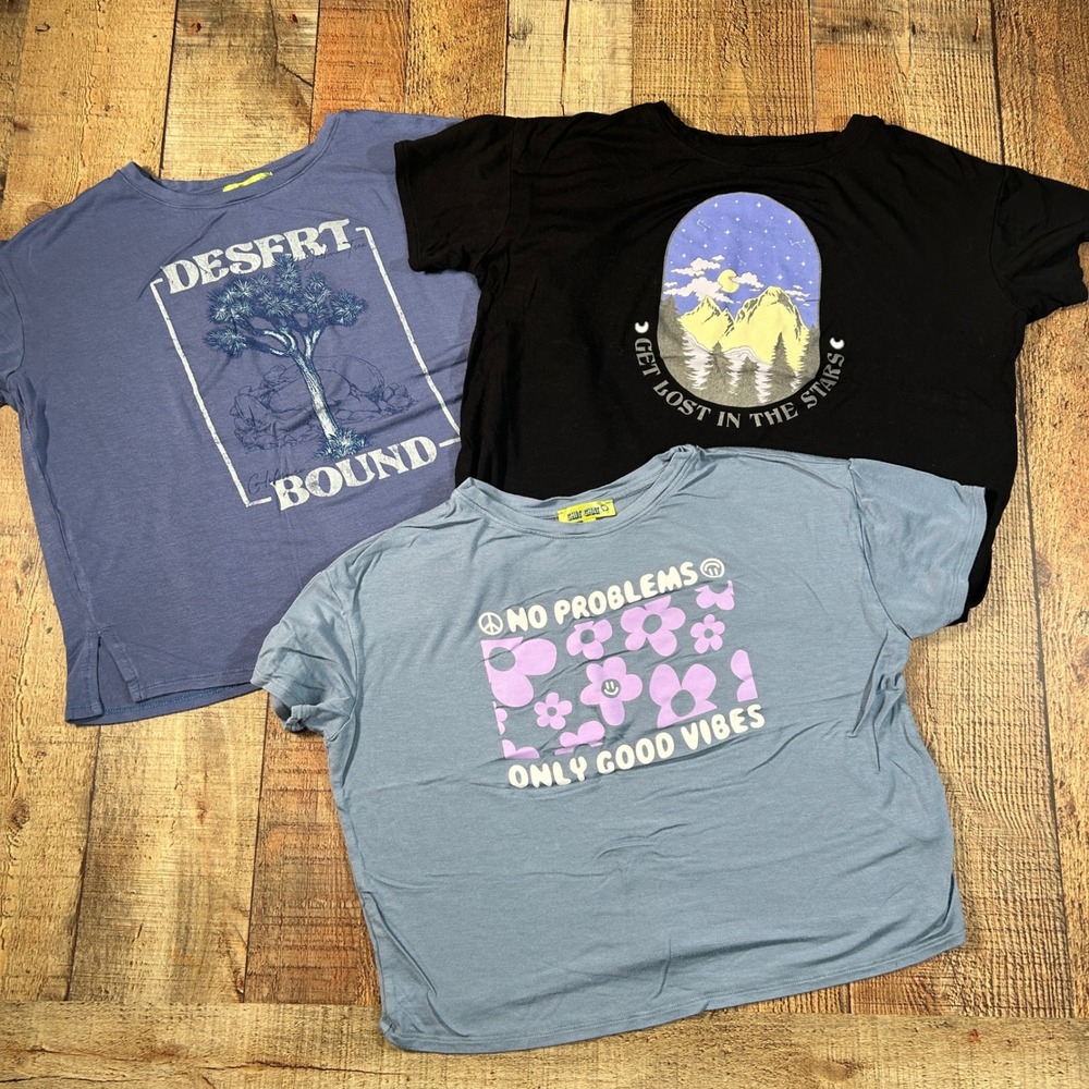Chit Chat Women's Medium Crop Graphic Tee Lot Desert Good Vibes Rayon Spandex